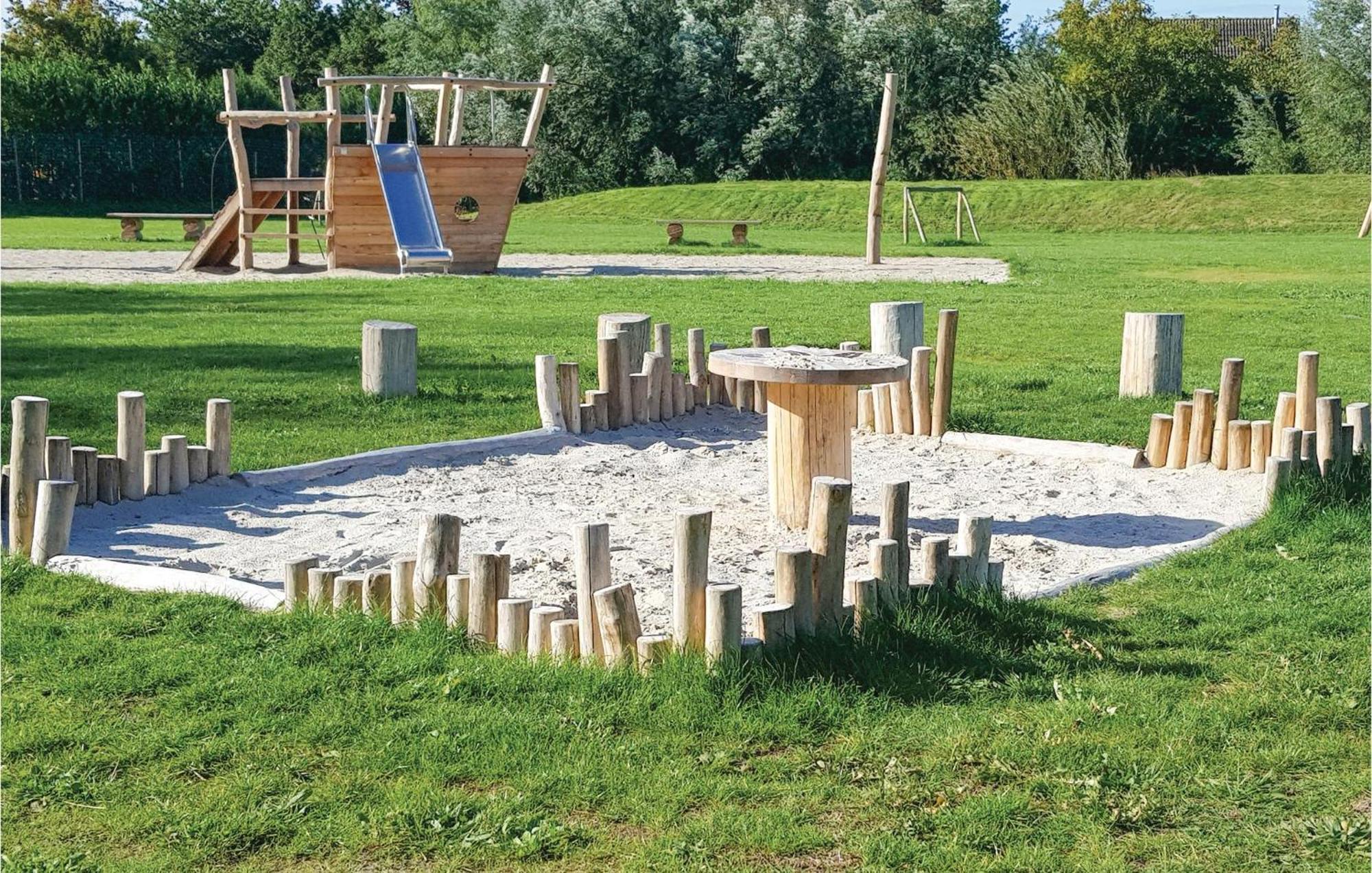 Lovely Home In Tzummarum With Wifi Екстериор снимка
