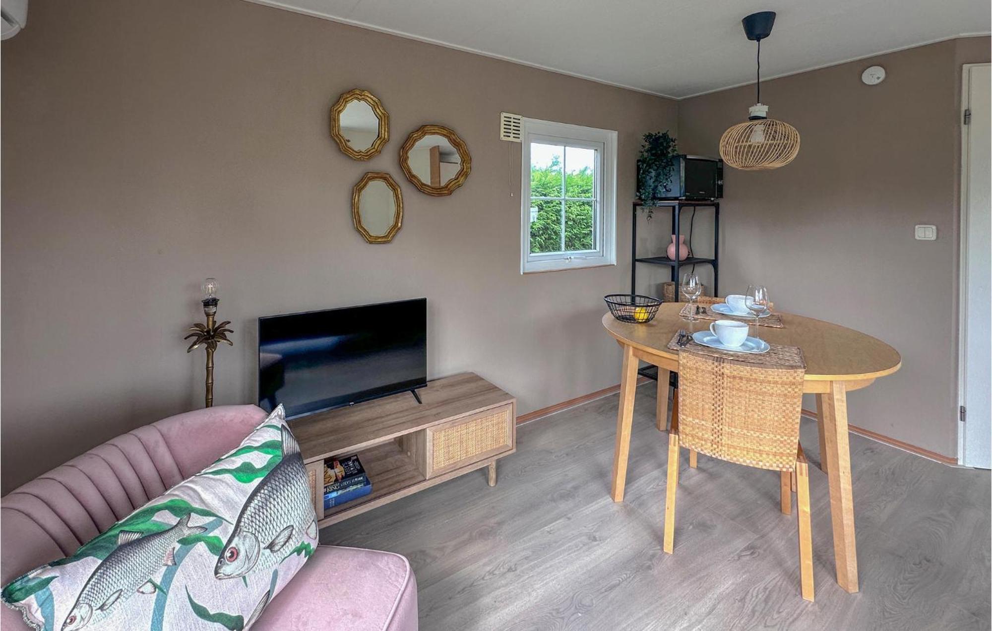 Lovely Home In Tzummarum With Wifi Екстериор снимка